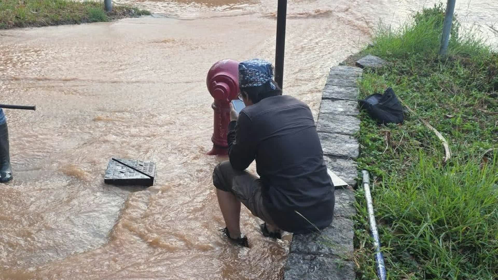 Estates in Sheung Shui, Fanling face water suspension: Water Supplies Department suspects leak in 400mm drinking water pipe