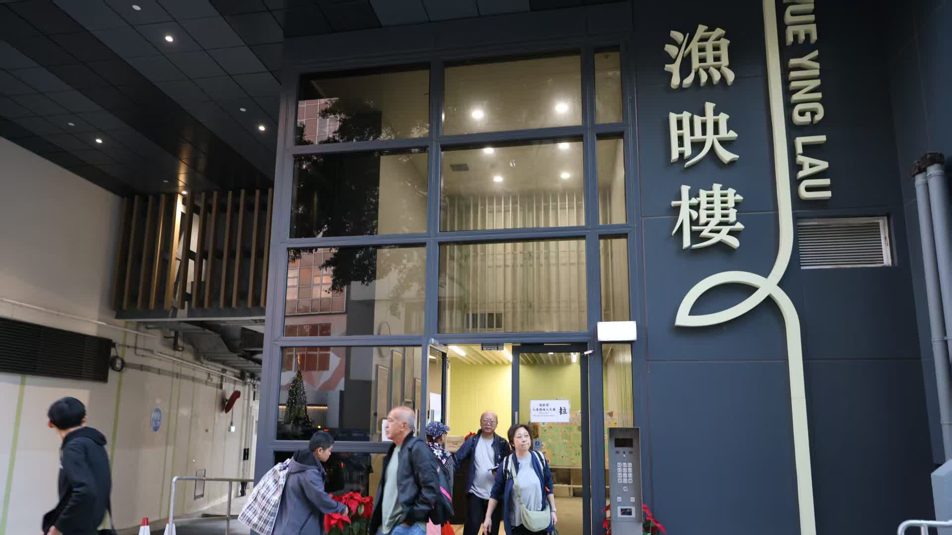（有片）宏福苑五級火｜居民陸續入伙過渡屋 盼政府出台長遠安居計劃 - 港聞 - 點新聞