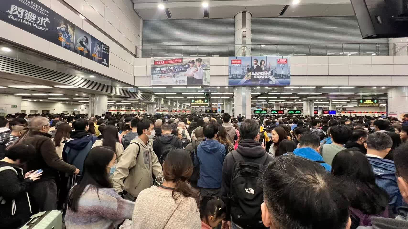 Christmas travel rush: Over 1.18 mn cross boundary in HK on Dec. 26