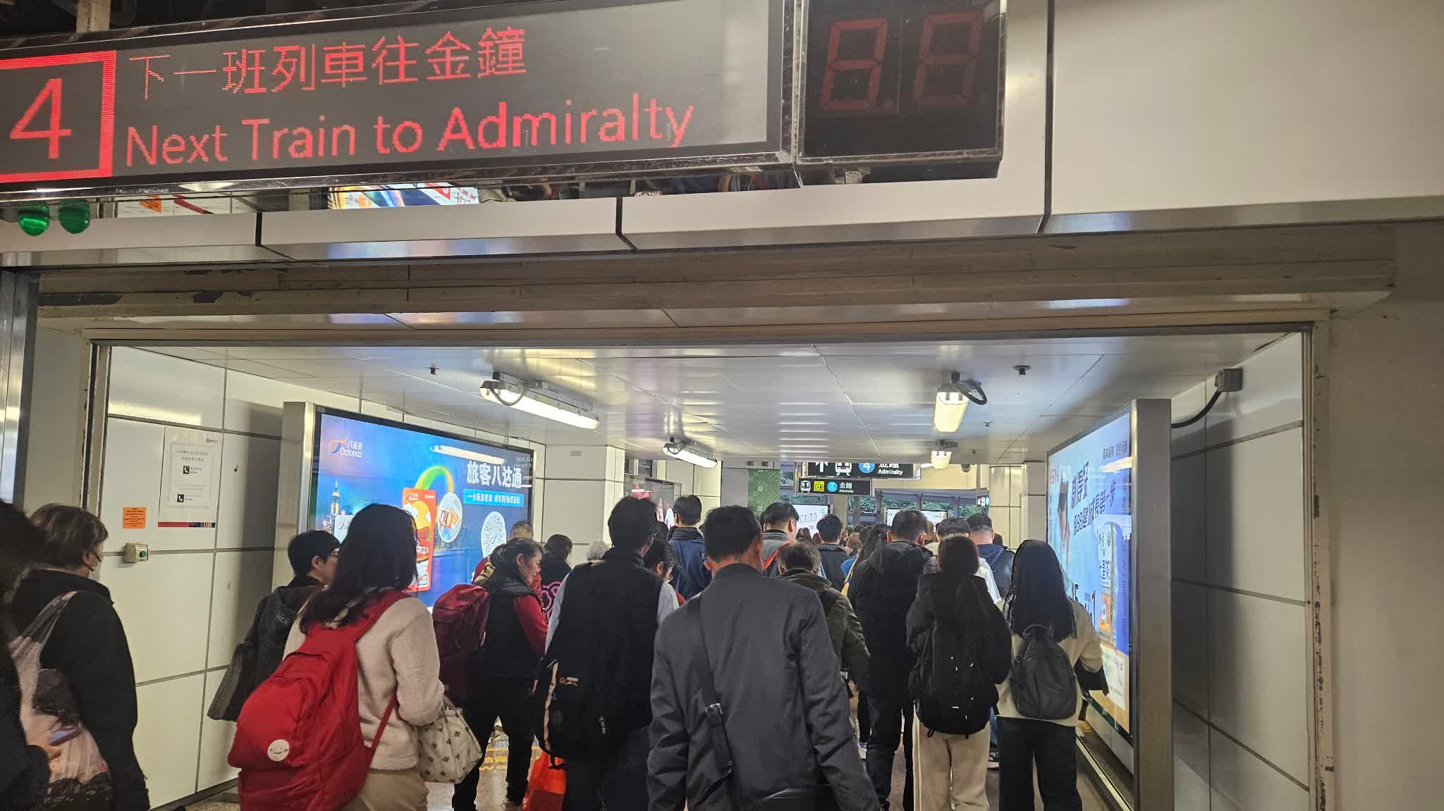 Over 75,000 arrivals in HK as holidaymakers return