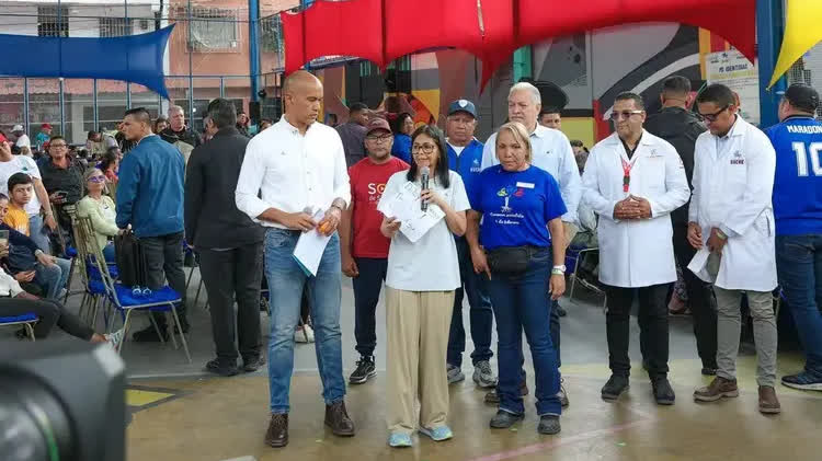 Venezuelan acting president vows to realize return of Maduro, his wife