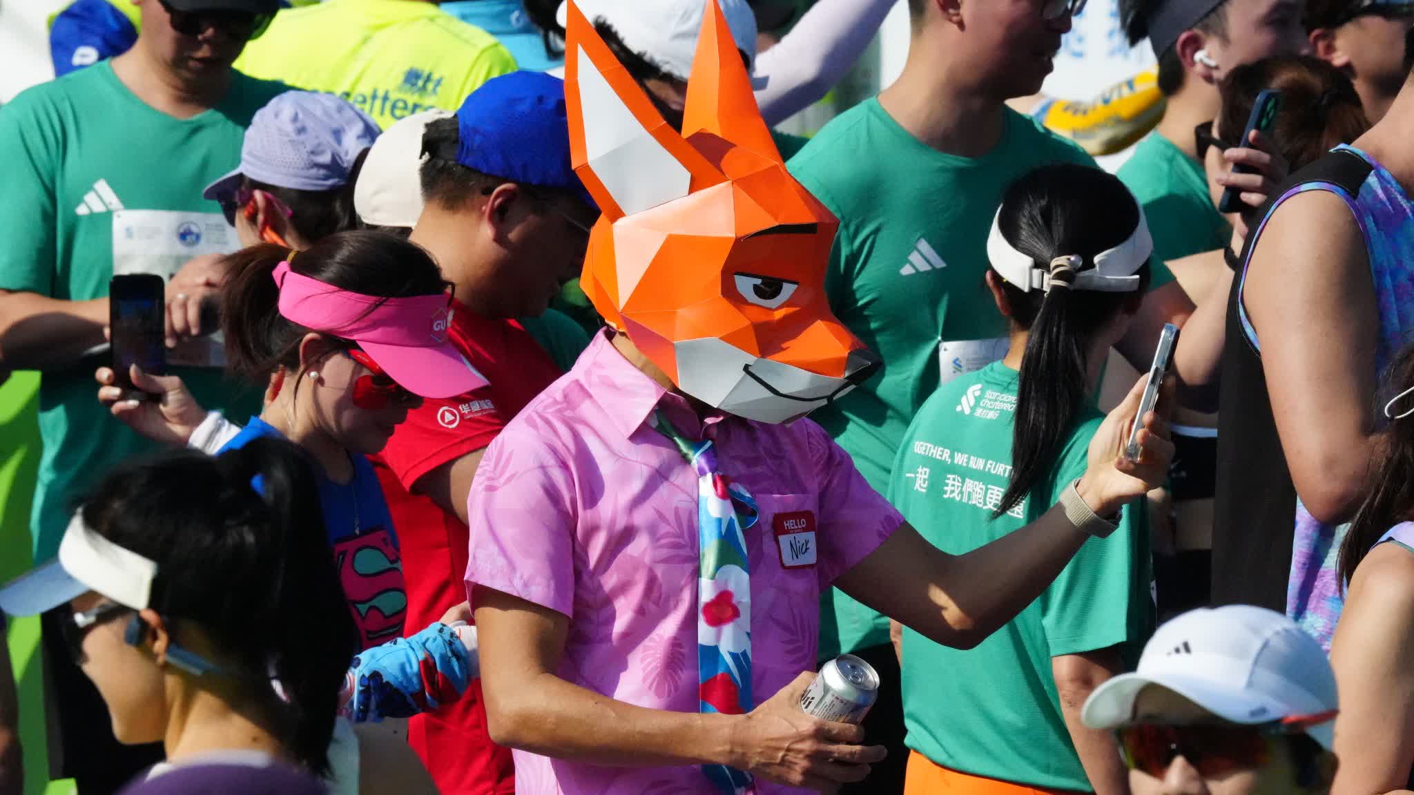 (Photos) HK Marathon | Runners cosplay as Spider-Man, Zootopia's fox, Pokémon trainer