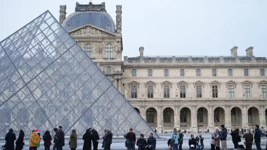 Watch This | Latest CCTV footage of Louvre theft revealed! Security personnel witnessed entire incident