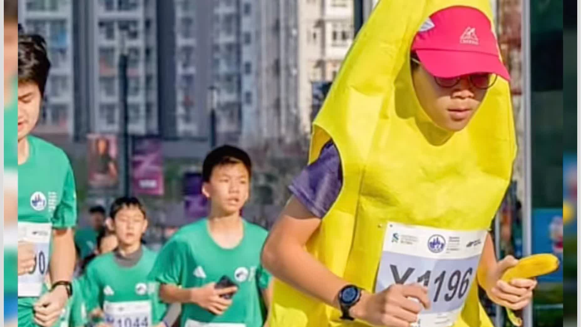 OMG | HK Marathon: Superheroes & bananas on the run