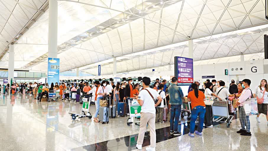 22-year-old woman arrested at airport for carrying pepper spray in luggage