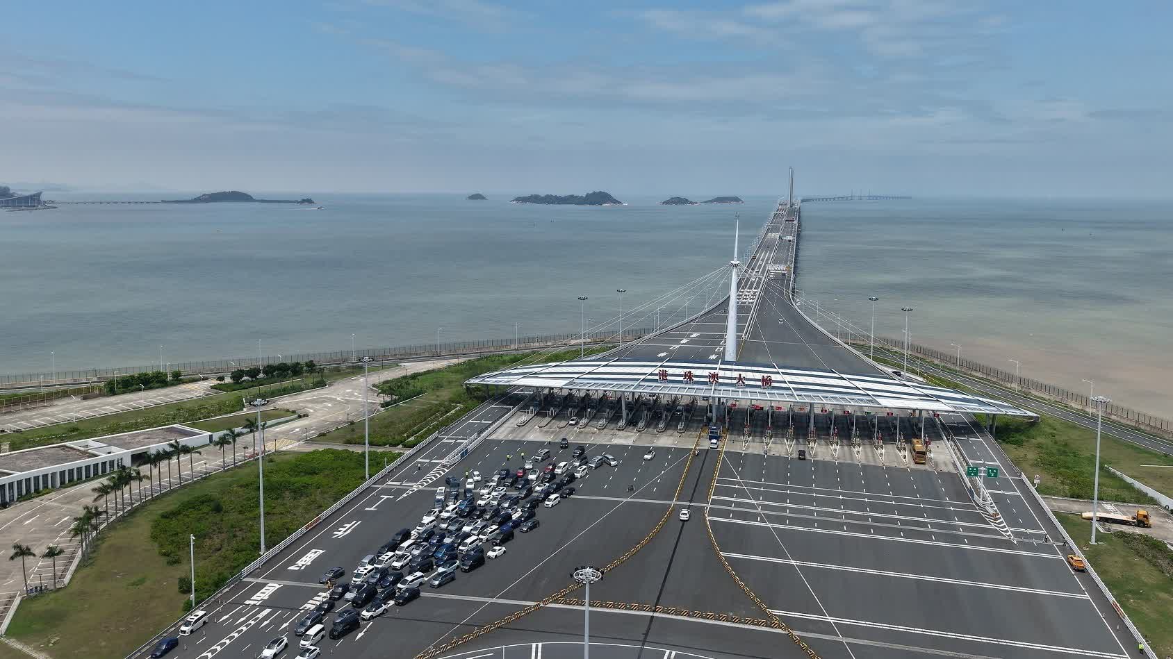 Hong Kong-Zhuhai-Macao Bridge to offer 9 days of free passage during Spring Festival holiday