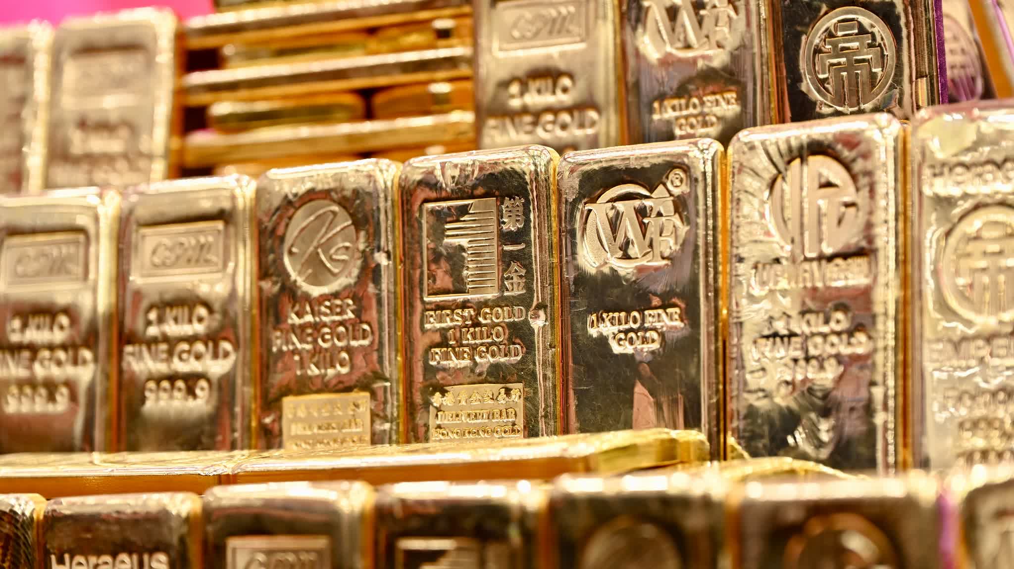 Fed's hawkish monetary policy expectations rise: Precious metals experience significant pullback, cryptocurrencies sold off