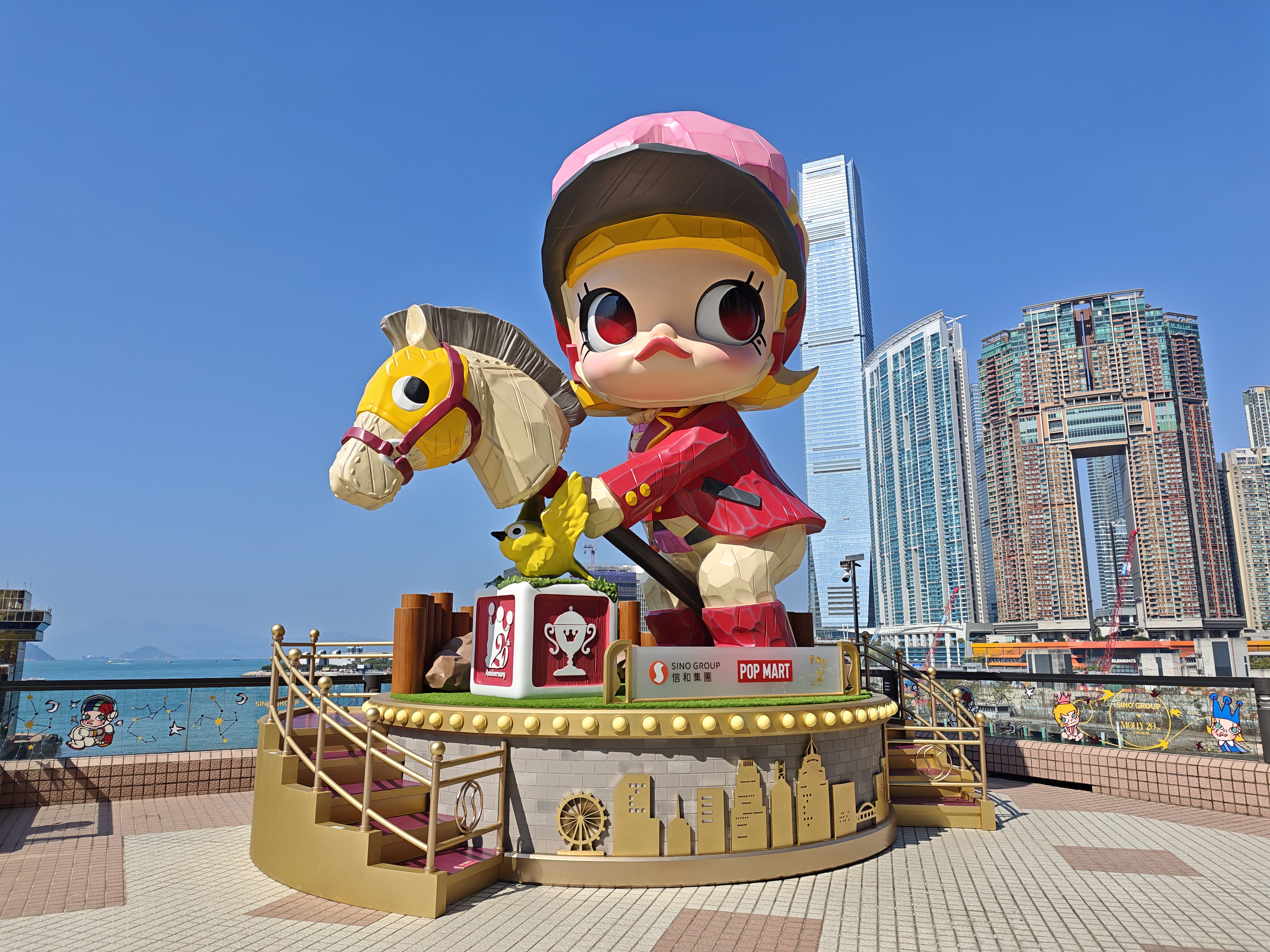 Watch This | Largest 7-meter high MOLLY appears at China Hong Kong