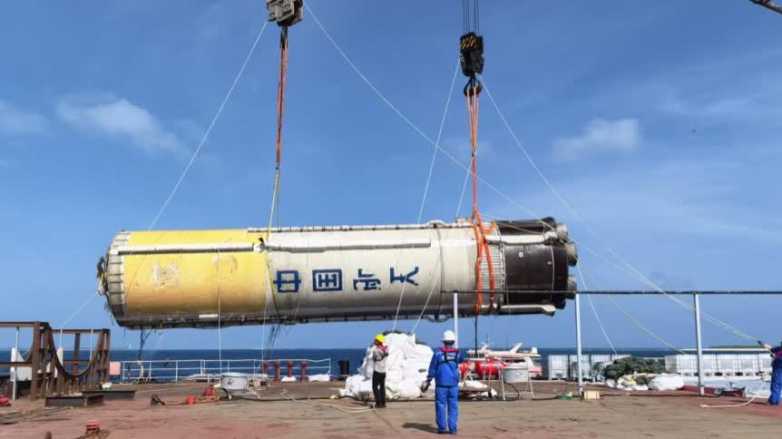 Long March-10's first stage retrieved from sea in China's first