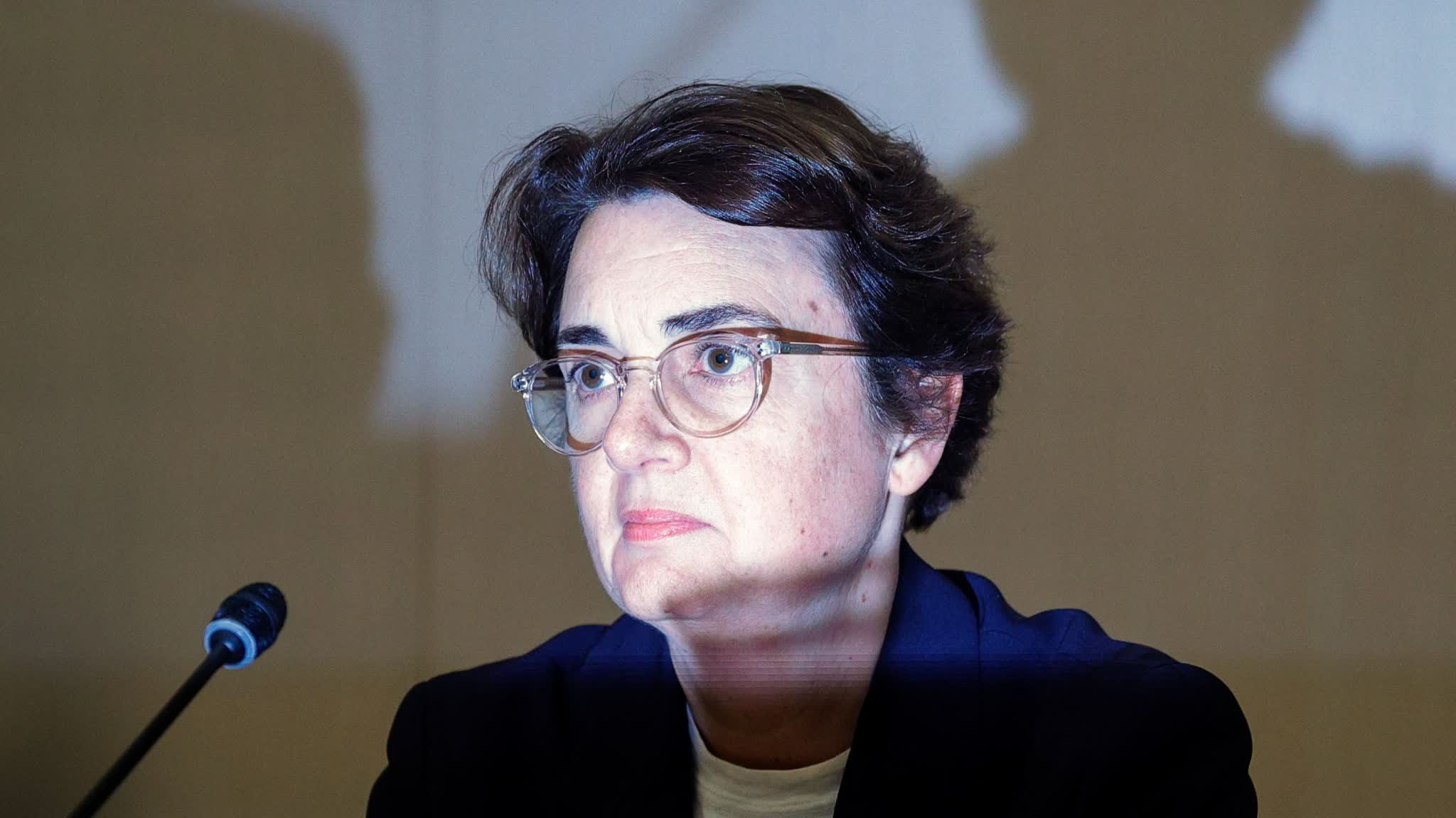 Disastrous management? Jewelry theft, leaks in exhibition hall: Louvre director resigns