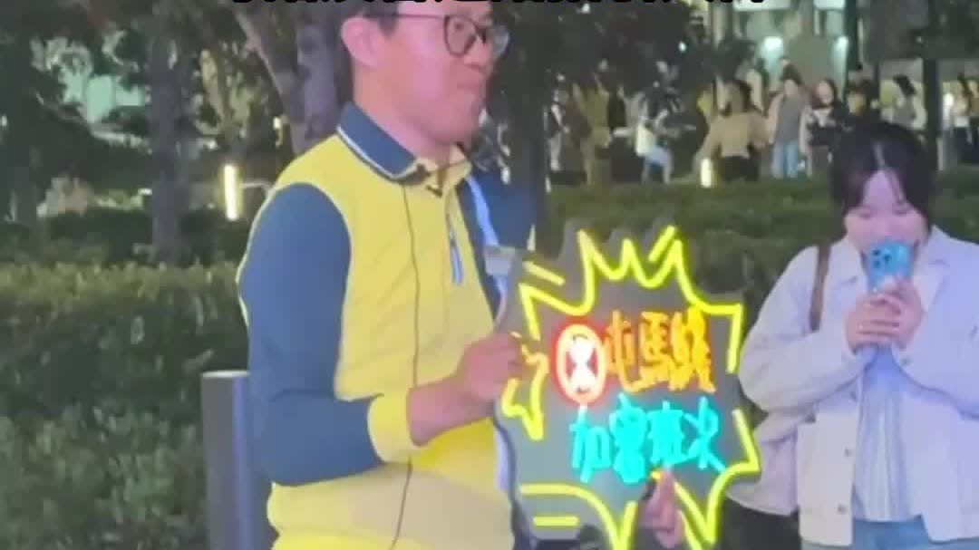 MTR star 'rapper' appears at Sung Wong Toi station, raps about 'increased Tuen Ma line service'