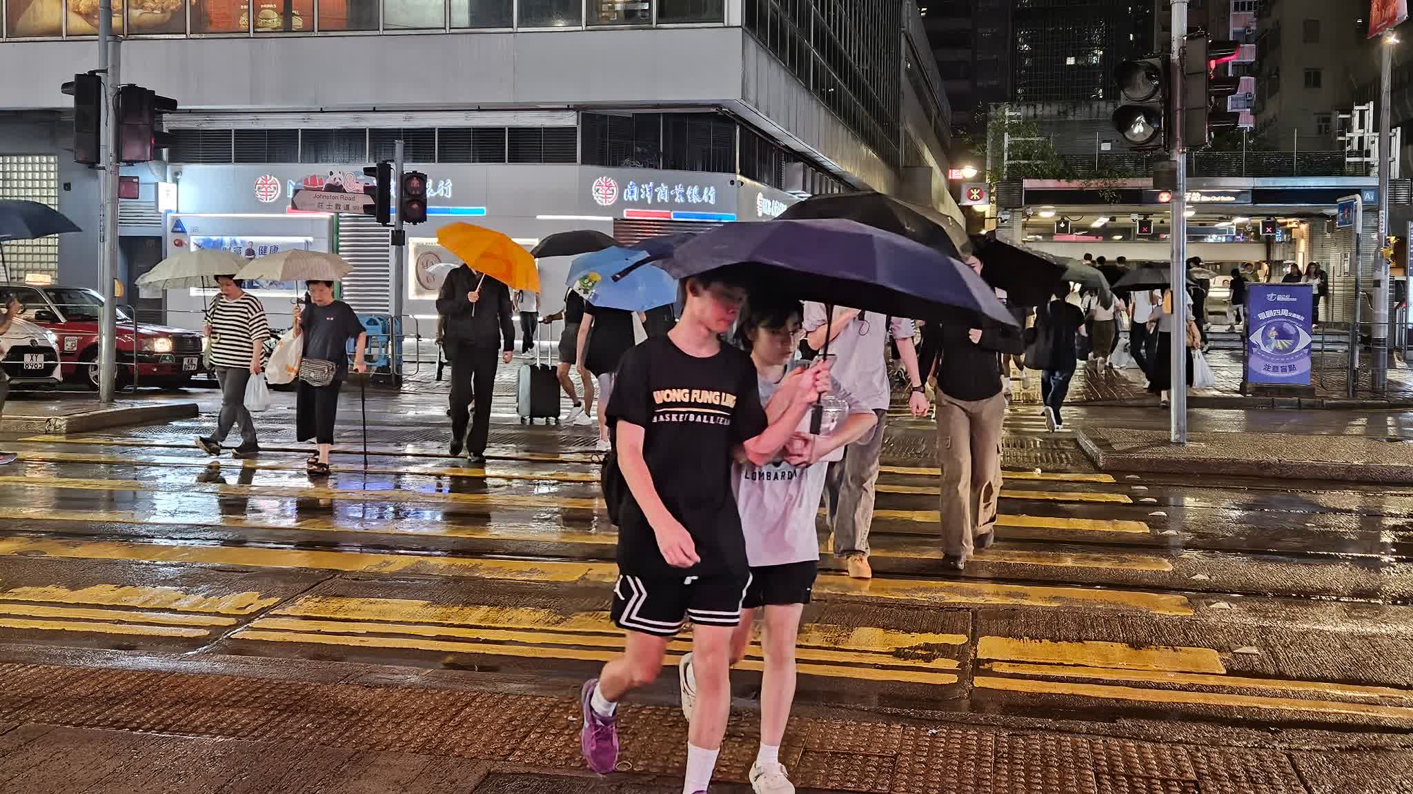 Thunderstorms set to hit HK, heavy rain expected at midday