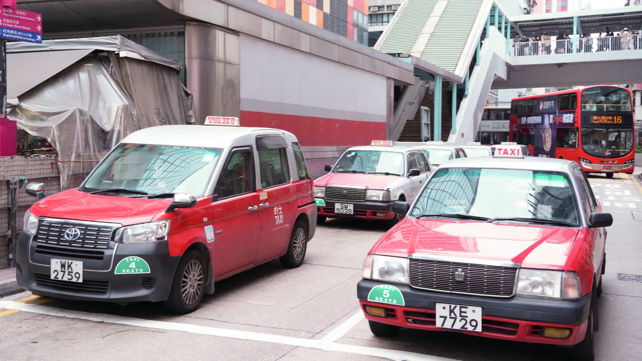 Taxis in HK to offer at least two e-payment methods starting April 1