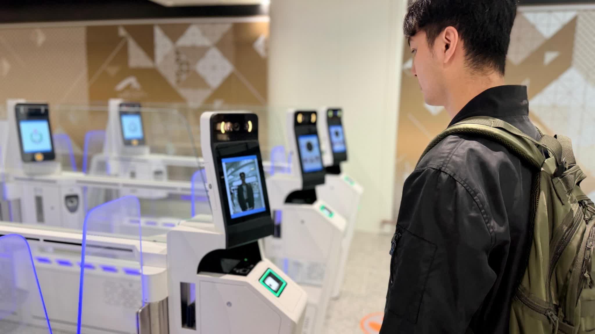 Tech-driven HK airport rises to world's 4th