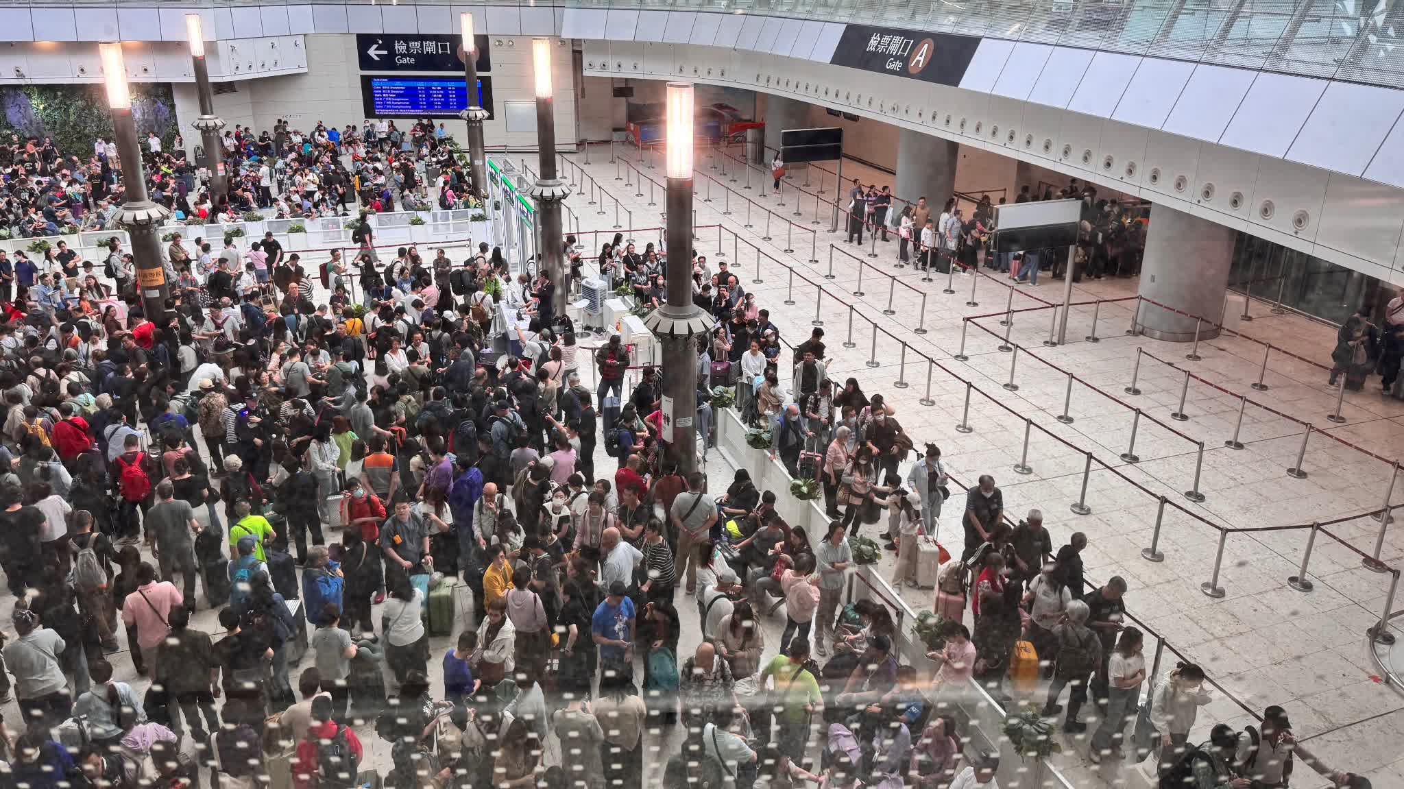 Easter first day draws huge outbound volume from HK, with mainland trips soaring