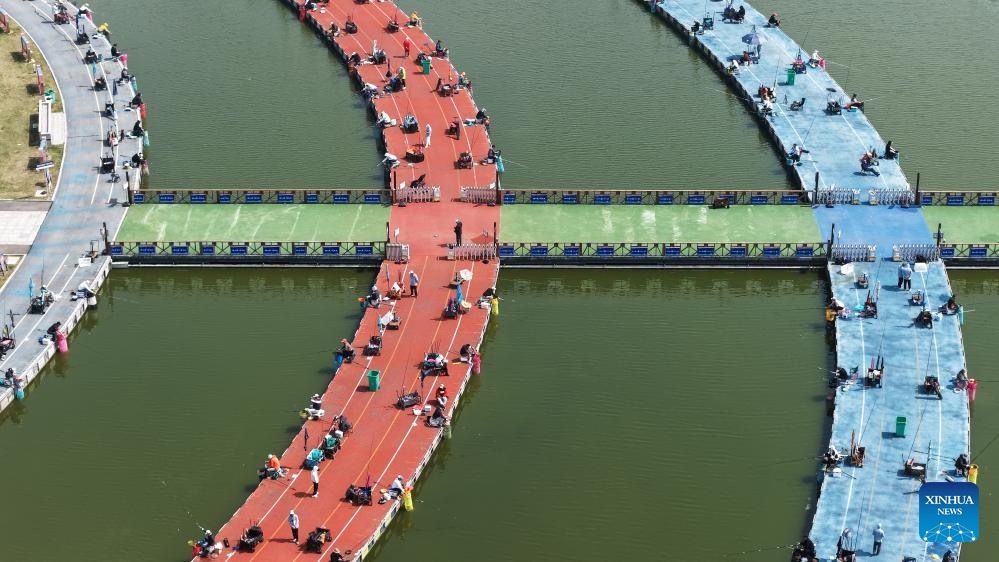 An aerial drone photo taken on April 4, 2026 shows fishing lovers participating in a fishing competition during the Qingming Festival holiday in Sihong County of east China's Jiangsu Province. (Xinhua)