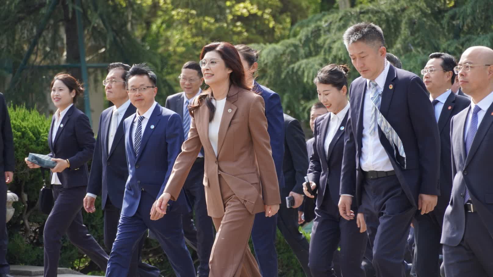 Cheng Li-wun pays homage to Sun Yat-sen Mausoleum in Nanjing