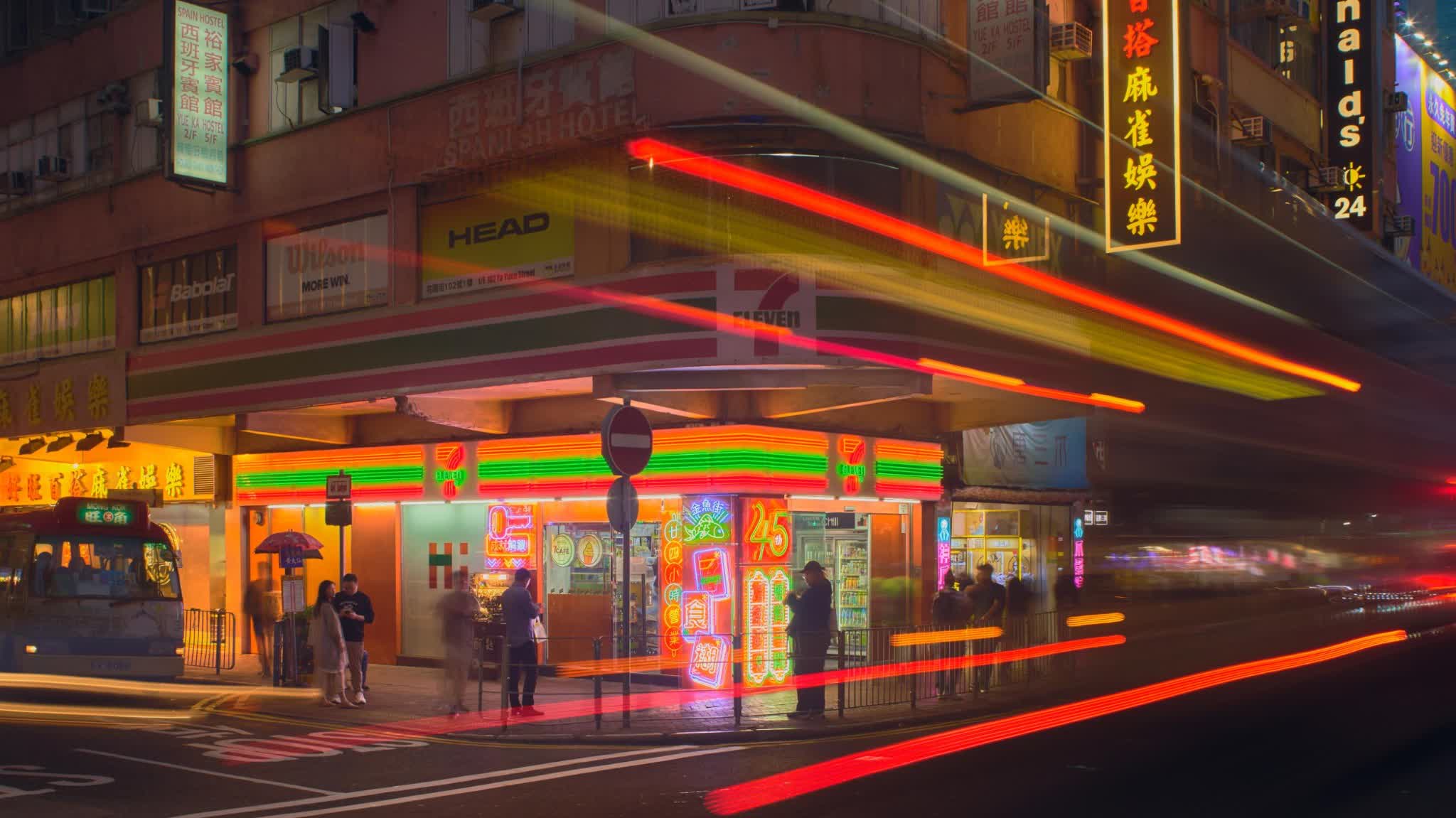 Photos | 7-Eleven transformed into photo spot! Neon minibus signs integrated into store design, vintage take on HK classics