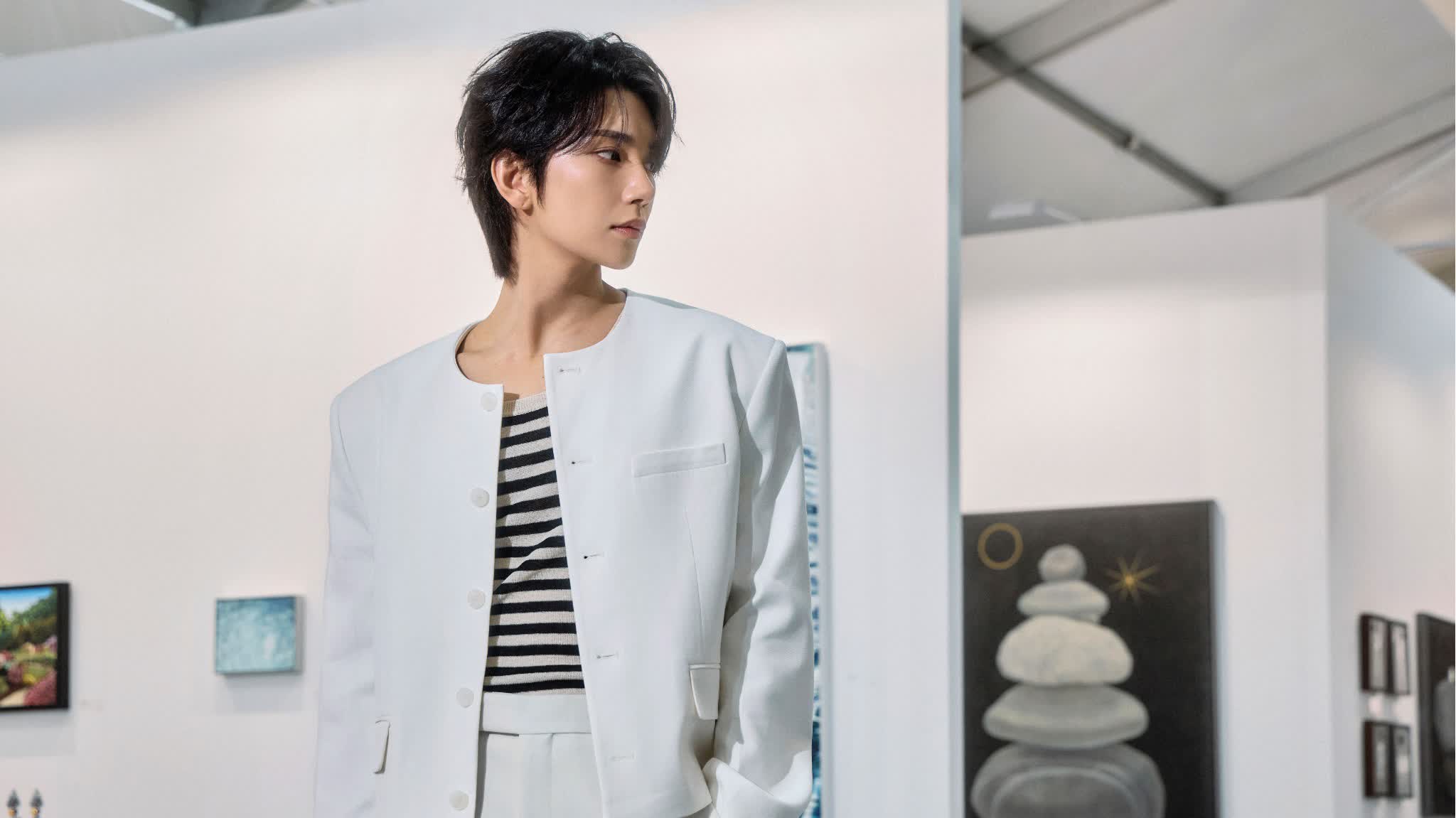 K-pop star JOSHUA experiences Art Basel and Art Central in HK, praises the city's digital art
