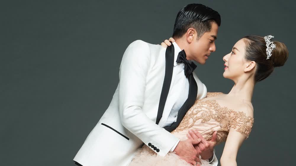 Nine years of marriage! Moka shares wedding photos with Aaron Kwok
