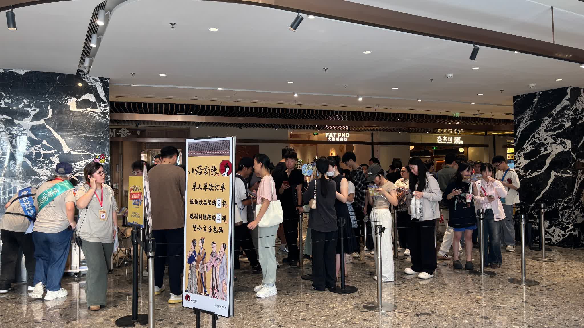 Heads up! Chayan Yuese returns to Shenzhen, fans queue at 4:30 am