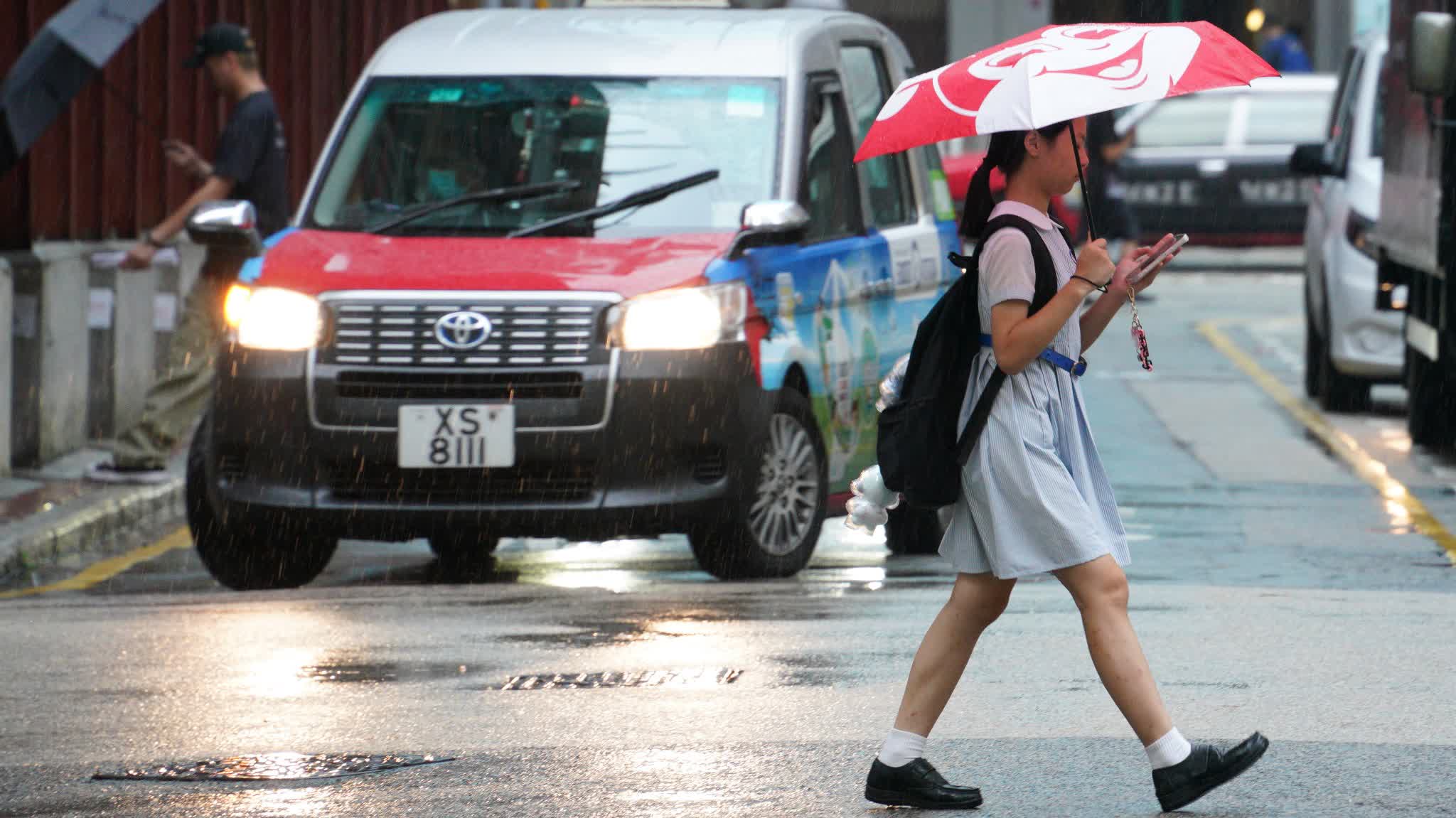 Cold front hits HK! Temperatures to plunge to 23°C by midnight