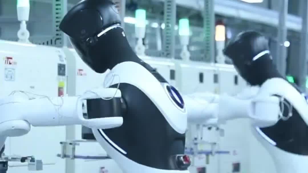 Watch This | Chinese robots ace tablet factory shift