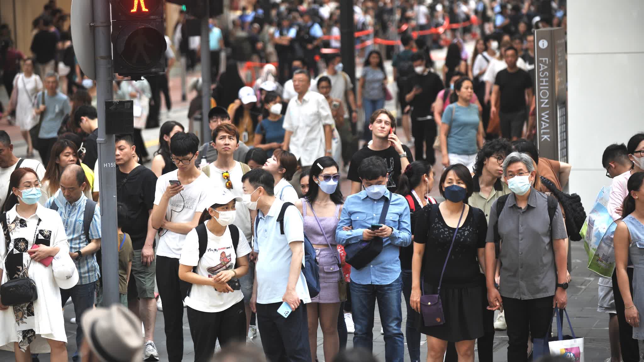 Cool morning at 19°C, sunny intervals to push HK highs to 26°C