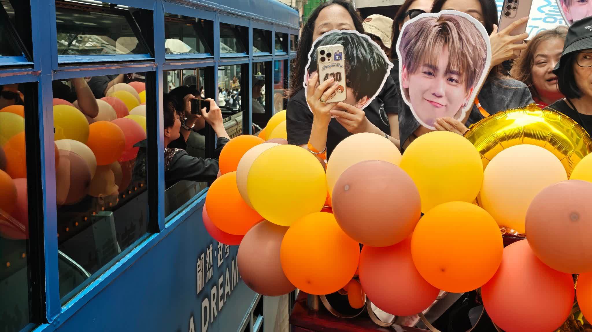 Photos | Mass crowds return to 'Keung To Bay', overseas supporters fly in