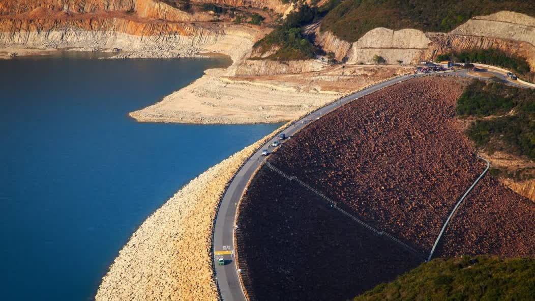Visitor numbers surge past 1,000 at High Island Reservoir East Dam, crowd control imposed on Po Pin Chau section