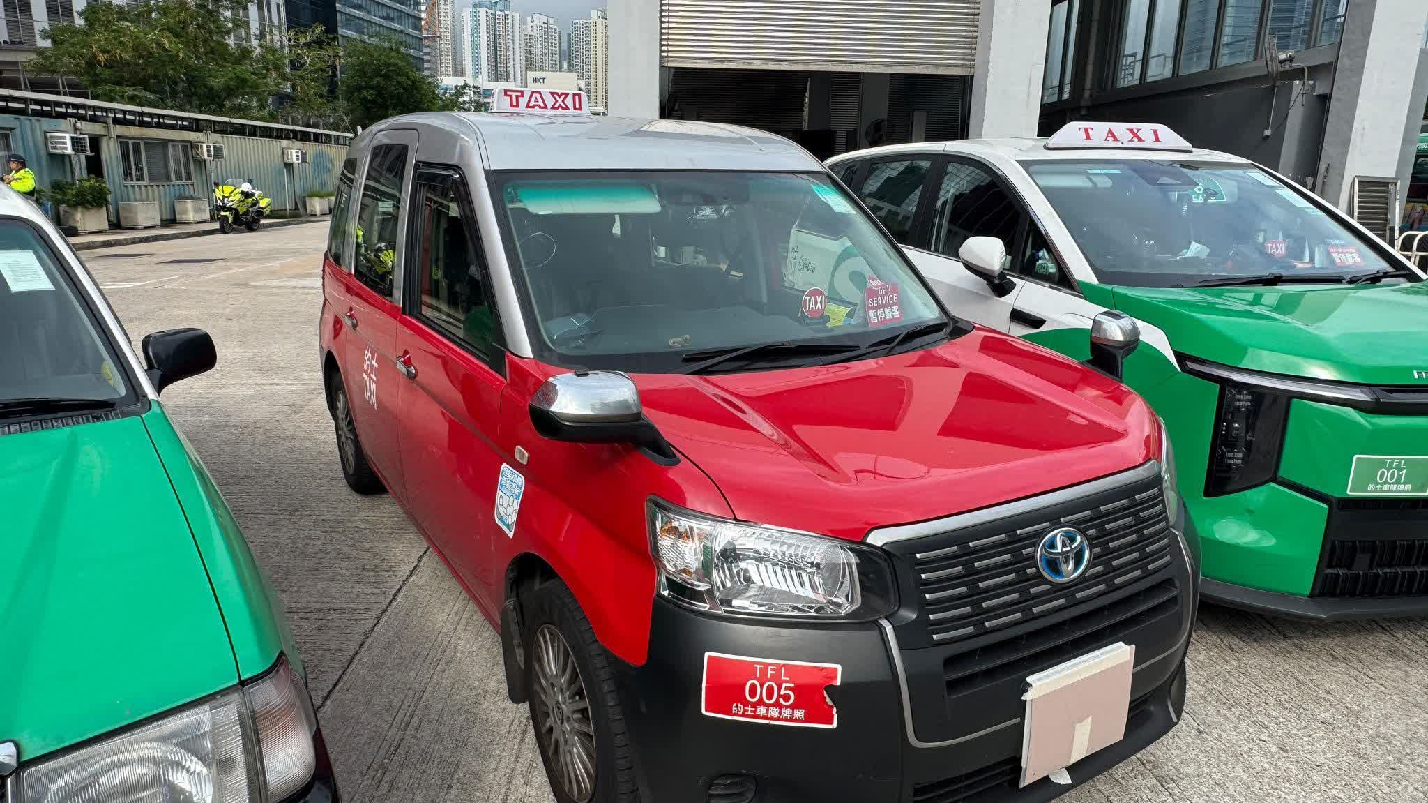 Police arrest three taxi drivers for dangerous driving, fare overcharging in holiday crackdown