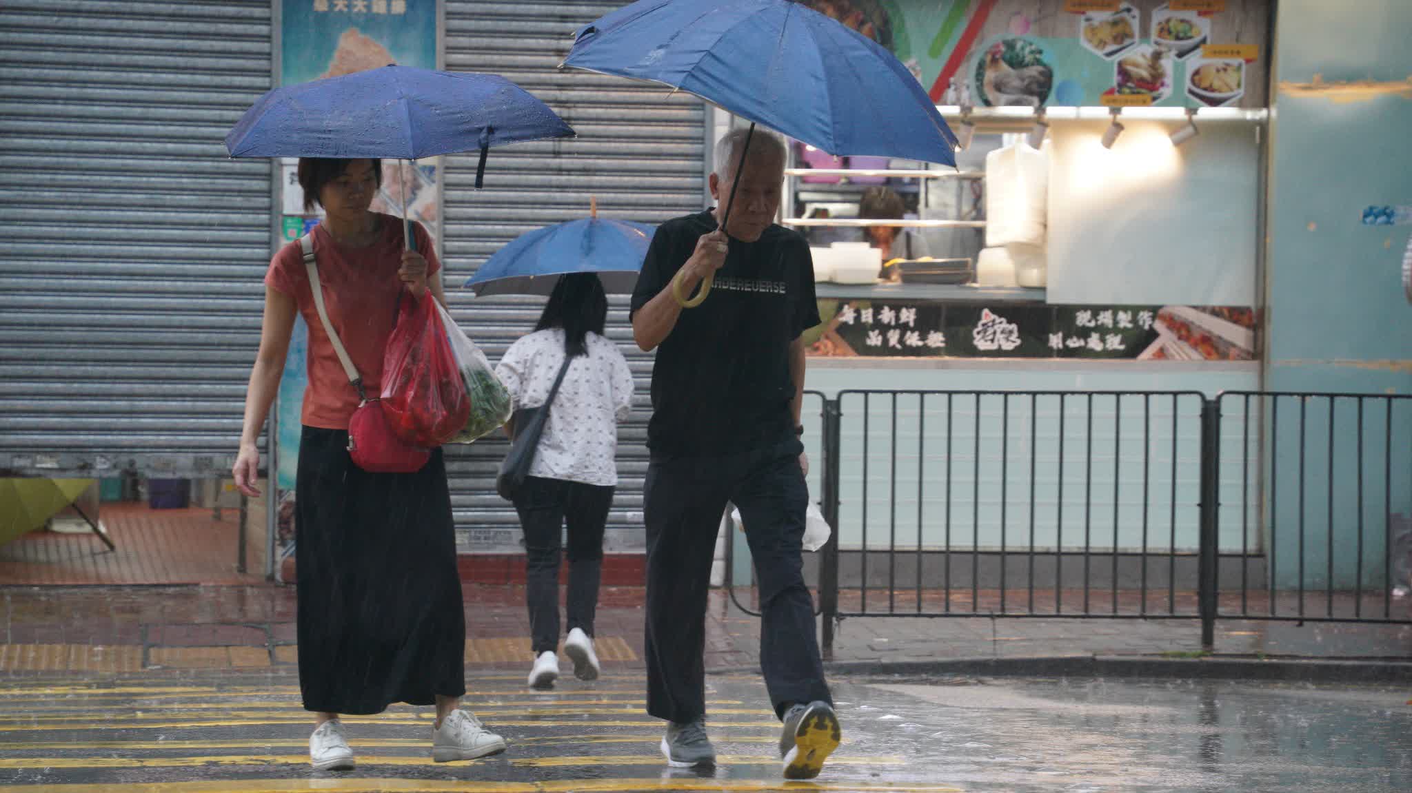 Observatory predicts thunderstorm area will gradually approach Hong Kong in next two to three hours