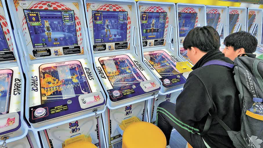 Govt regulates internet cafés: Plans to ban providing lodging and introduce age restrictions