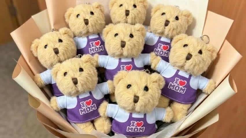 Chris Tang gifts special edition Mother's Day bear to working moms on his team