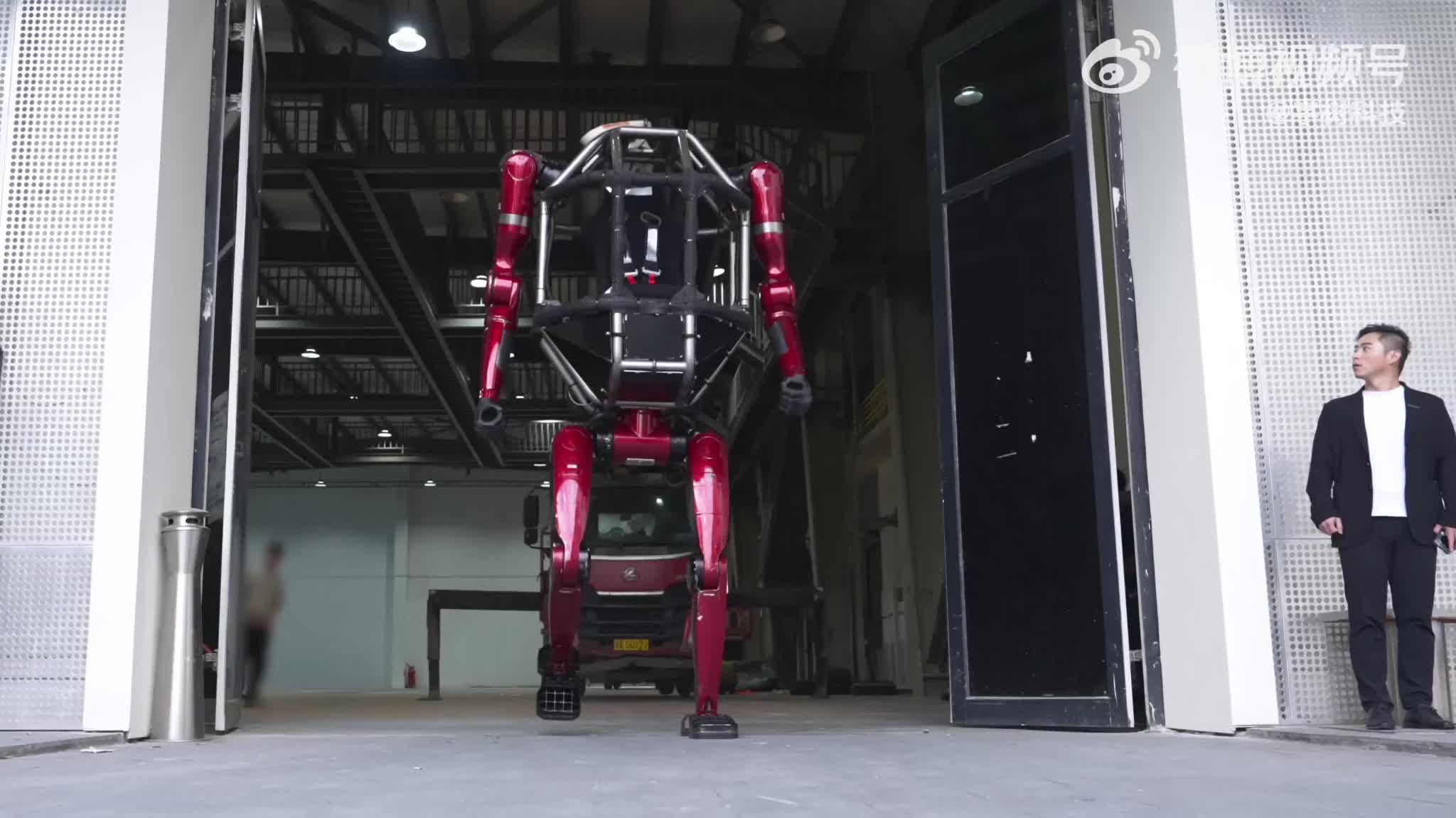 Watch This | Unitree launches manned transforming mecha, priced from RMB 3.9mn