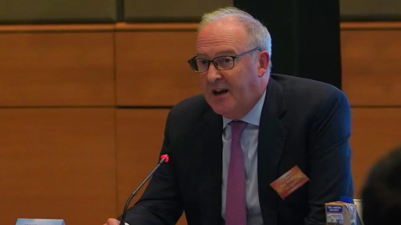 Cathay Pacific: Patrick Healy retires as Chair, Guy Bradley succeeds