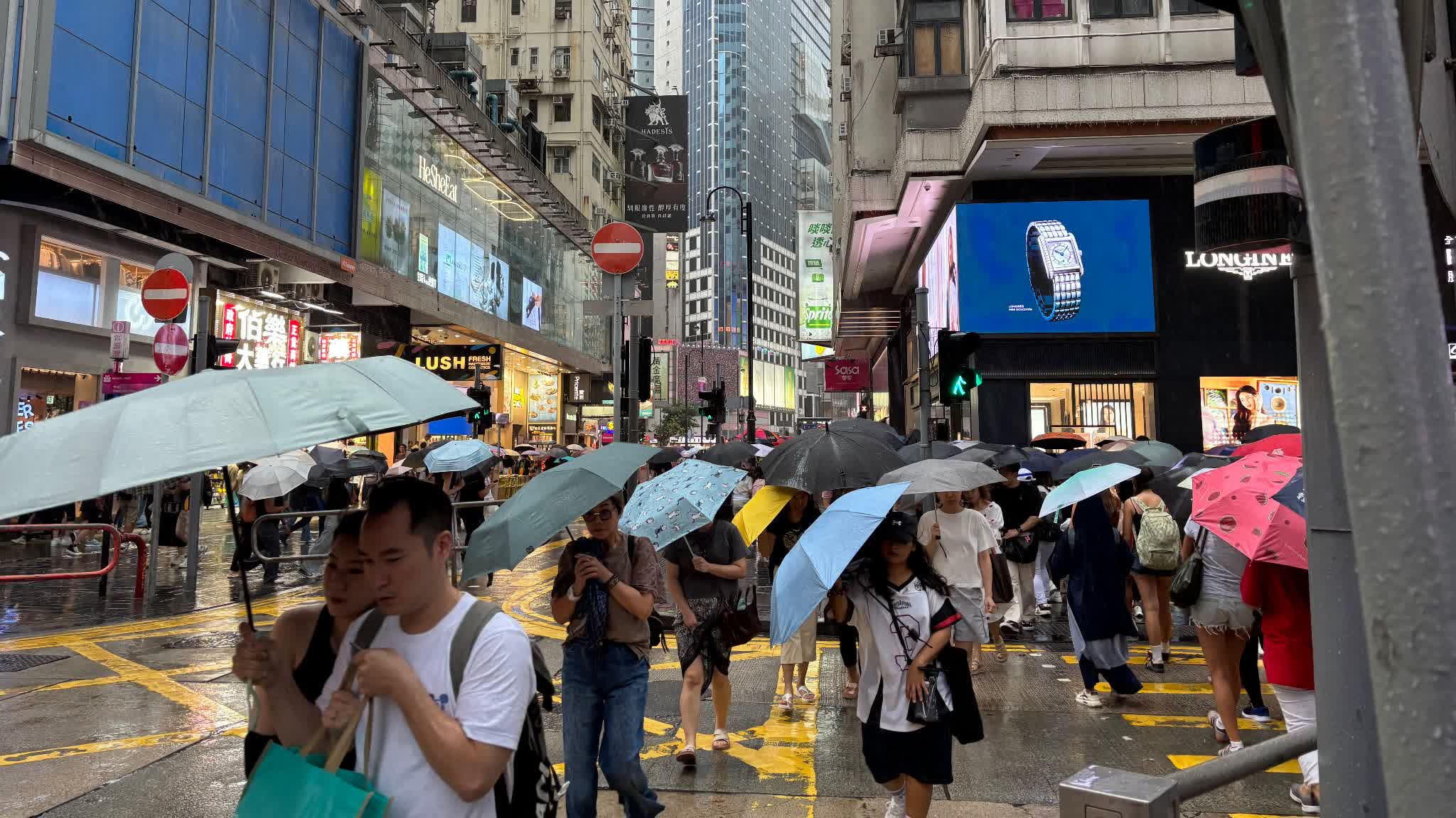 Observatory warns of heavy rain and thunderstorms across HK