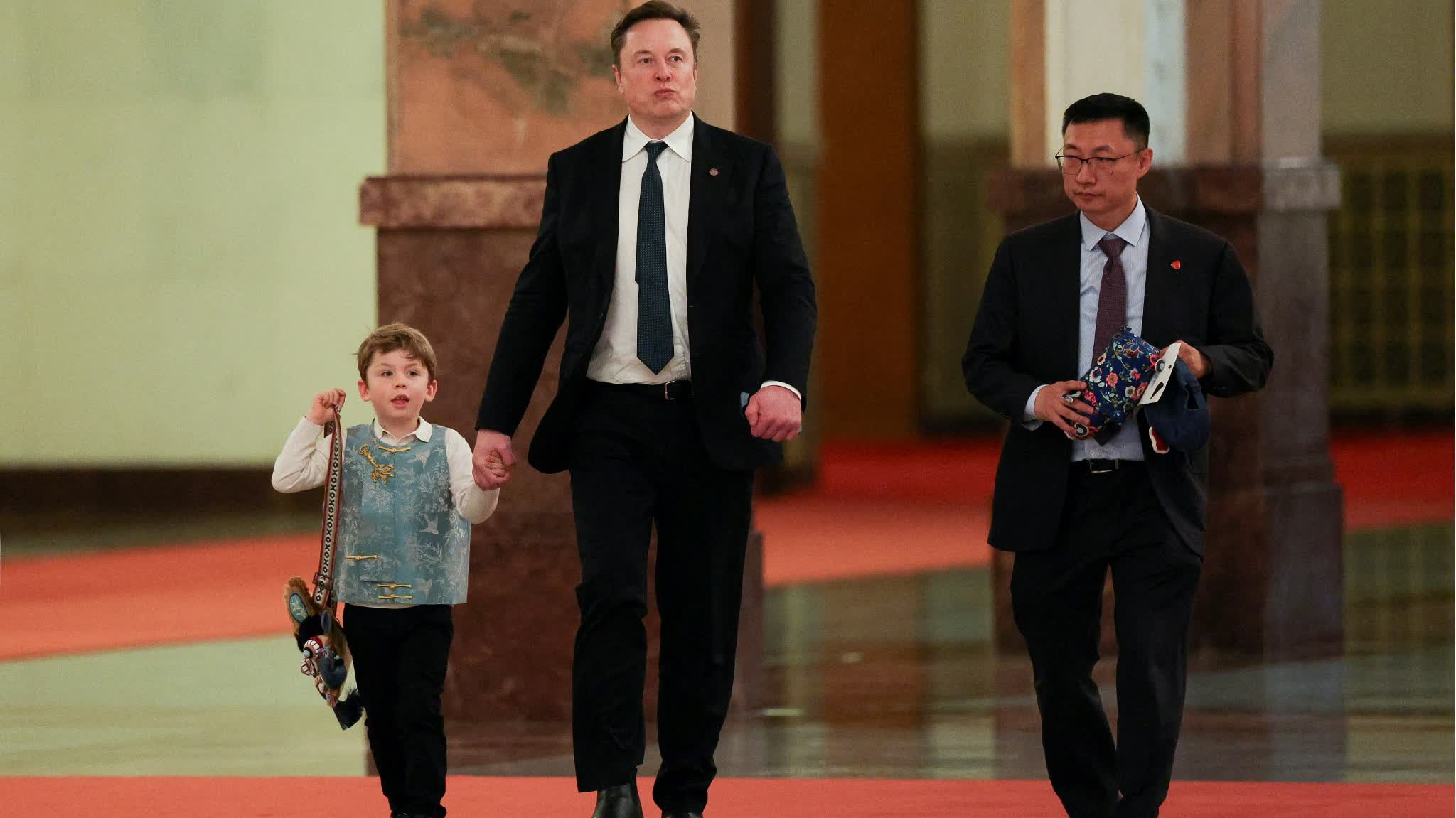 Elon Musk posts in Chinese, saying that his son is learning Mandarin