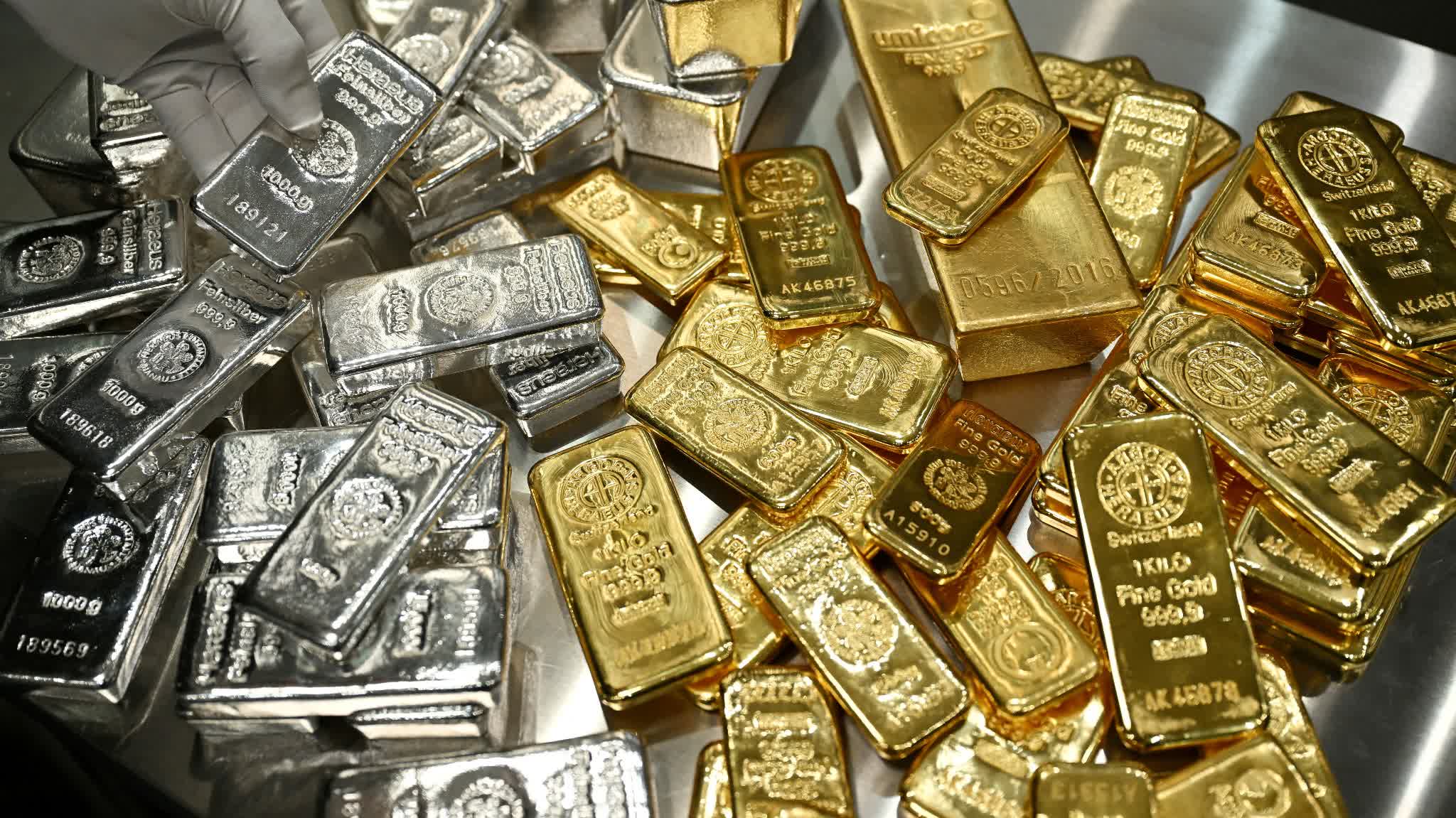Gold, silver prices fall sharply as crude oil rebounds more than 4%