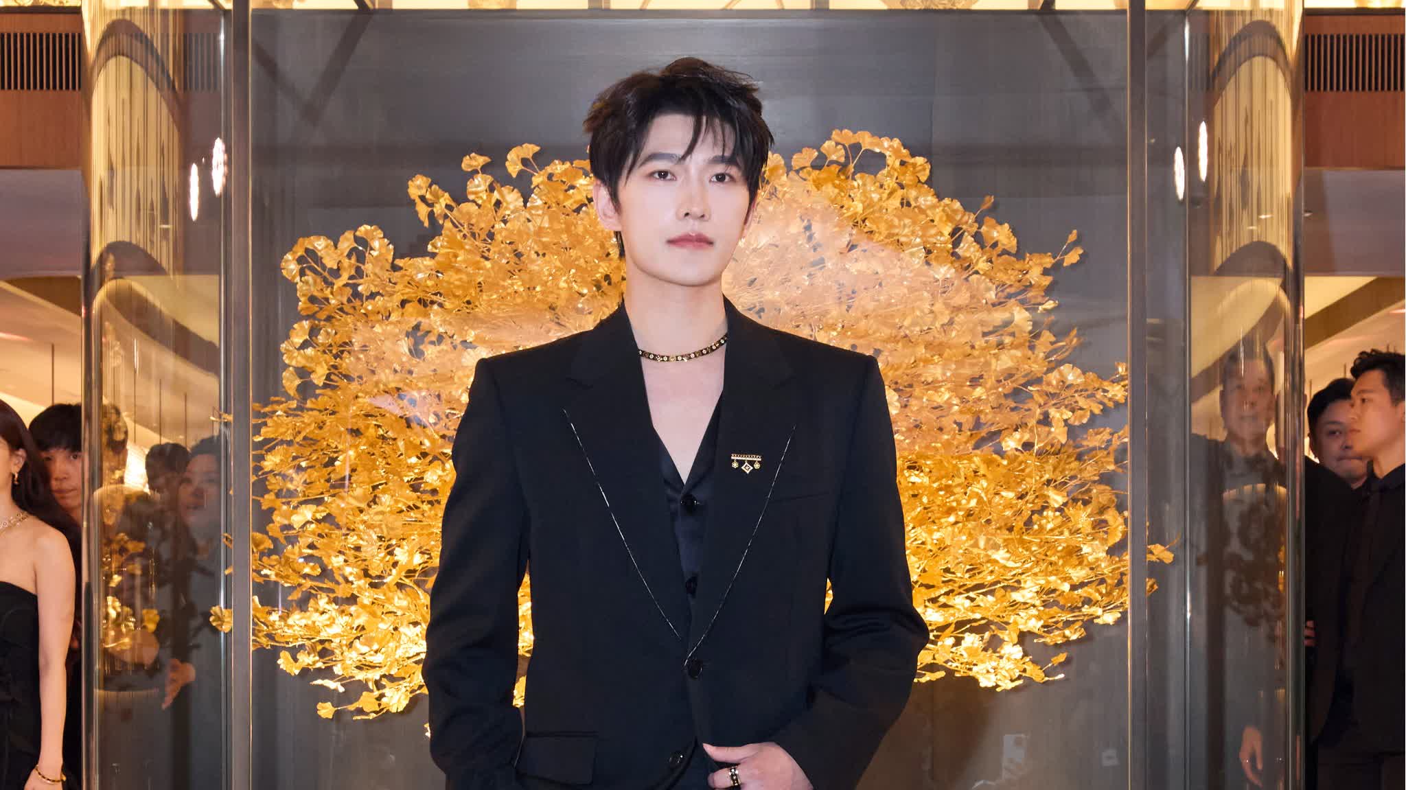 Fans brave rain to support Yang Yang in HK, actor promises more quality works