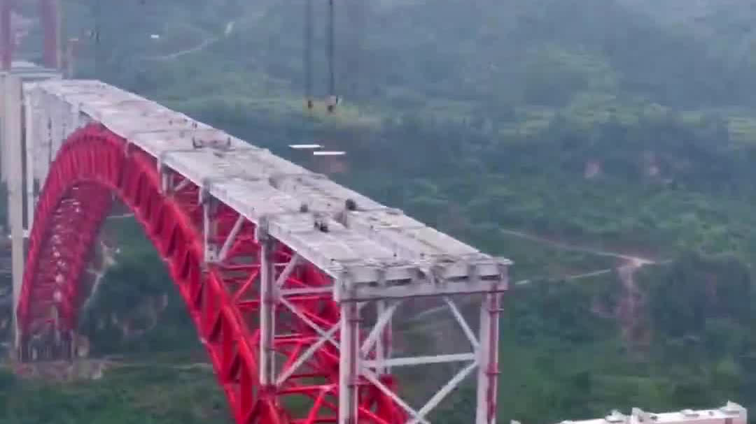 Watch This | World's largest-span steel arch bridge gets finishing touches