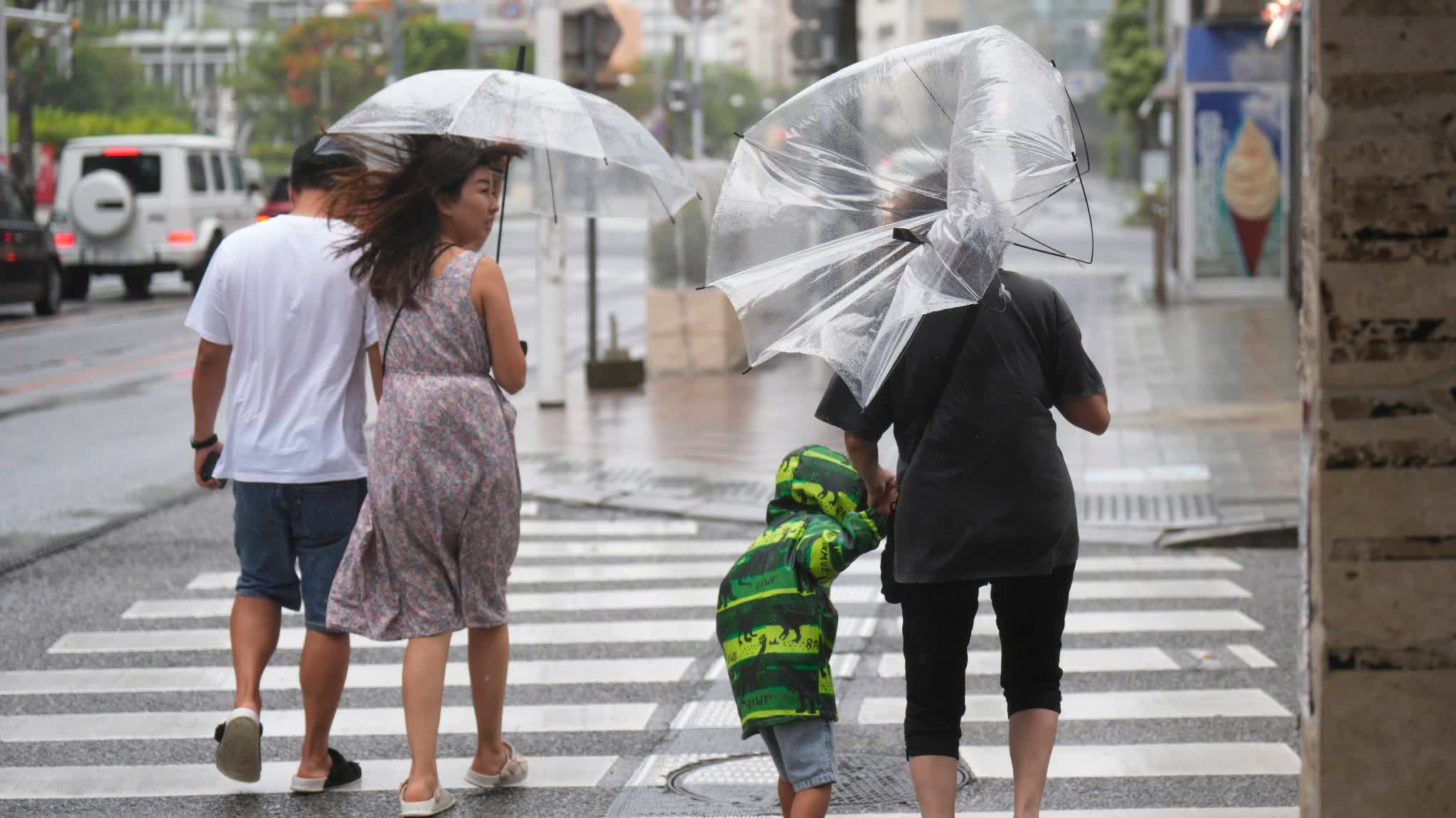 Typhoon Jangmi enters within 600 km of Okinawa: HK Express cancels 6 flights over next two days