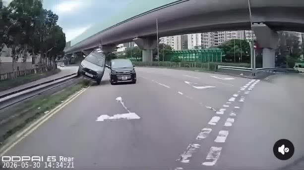 (Watch This) SUV rams into central barrier, launches into air