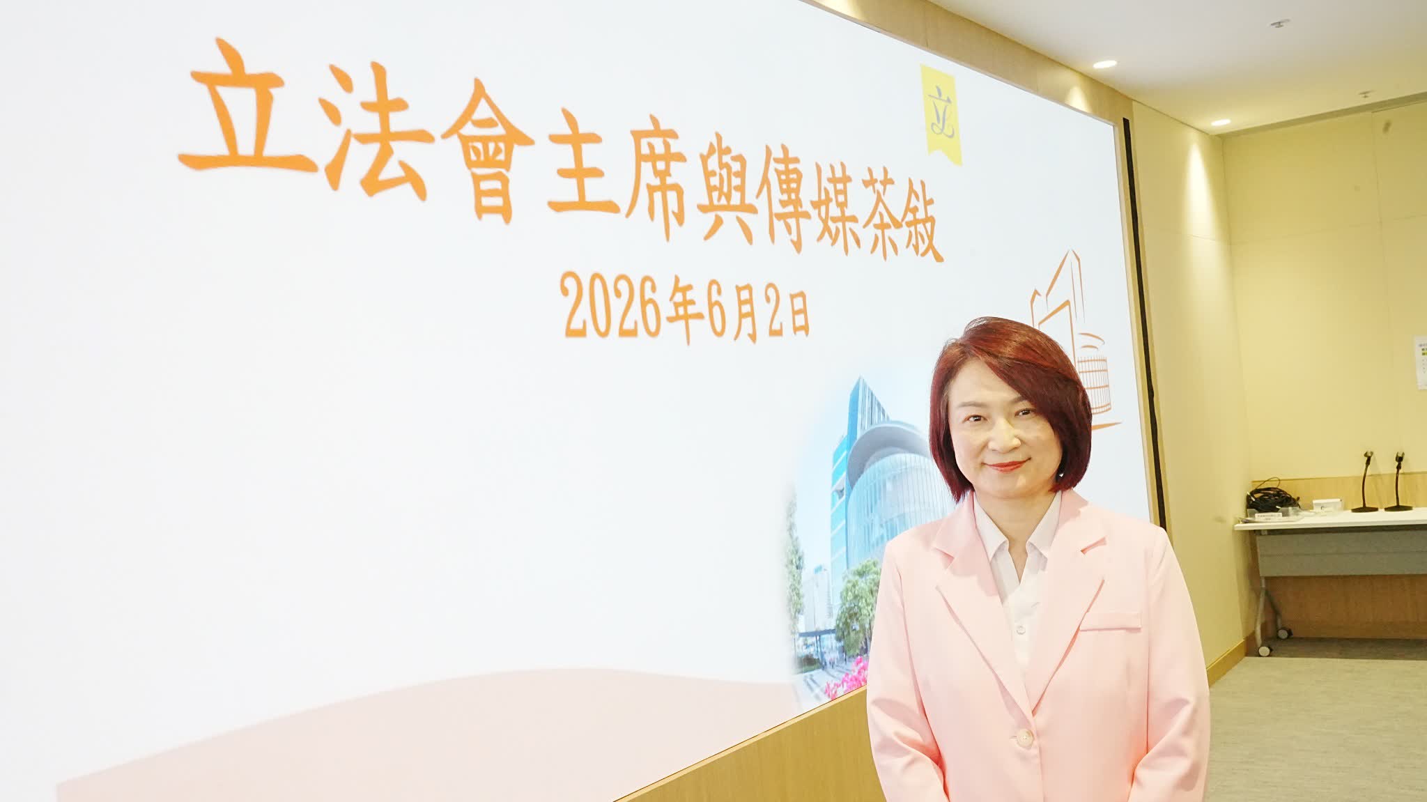 Starry Lee hopes officials respect legislators' opinions, helping healthy growth of executive-legislative relations