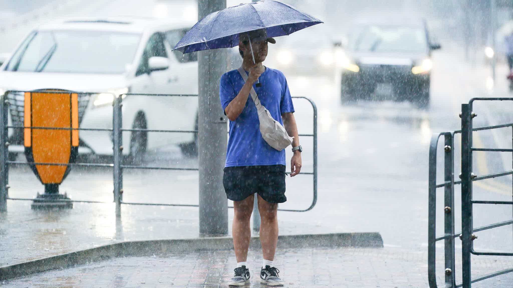 HKO issues second black rainstorm warning signal as heavy downpours return