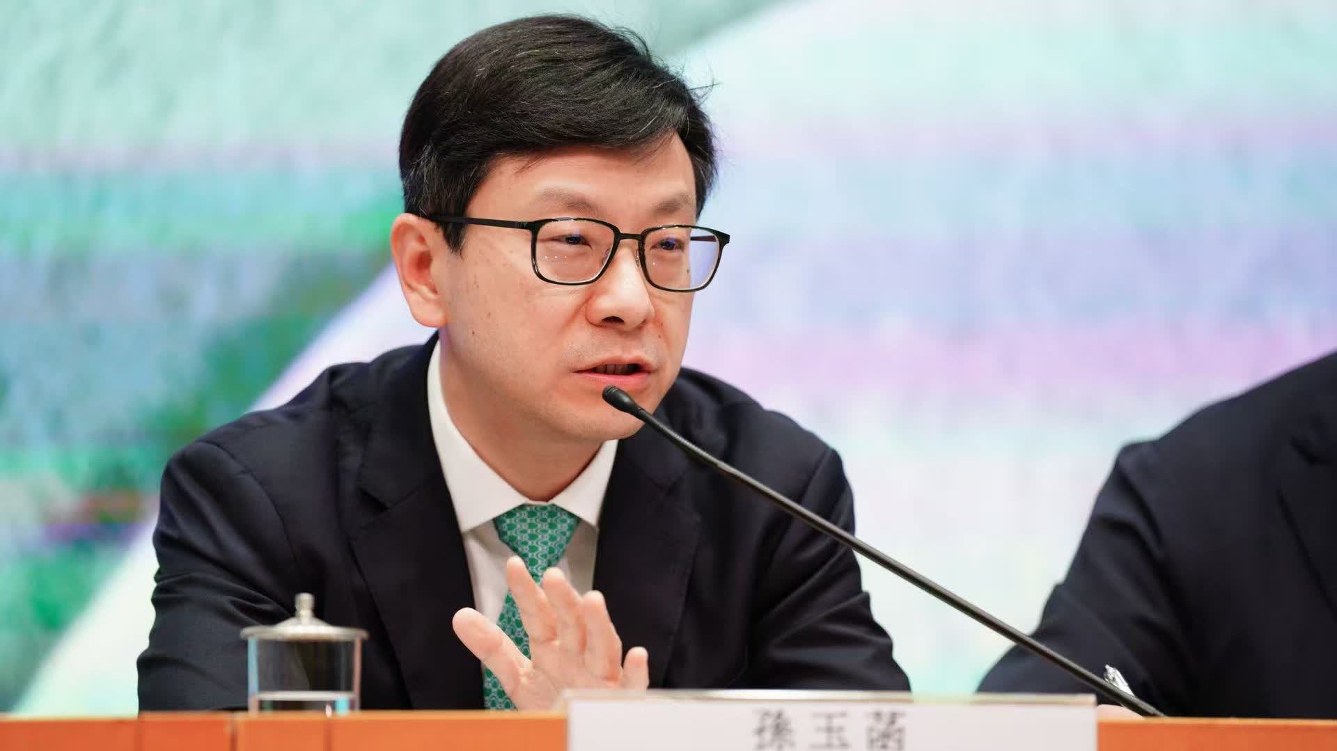 Chris Sun to broaden at-risk family registry
