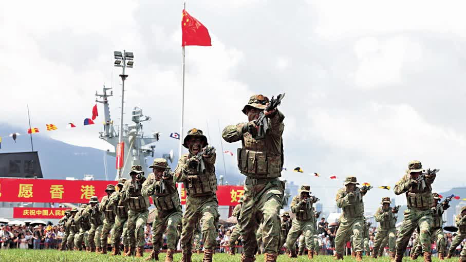 HK citizens sing national anthem with soldiers at PLA garrison's open day