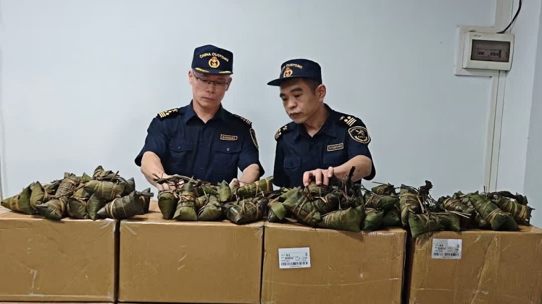 1.6 tons of zongzi disguised as waterproof fabric seized at Guangzhou customs