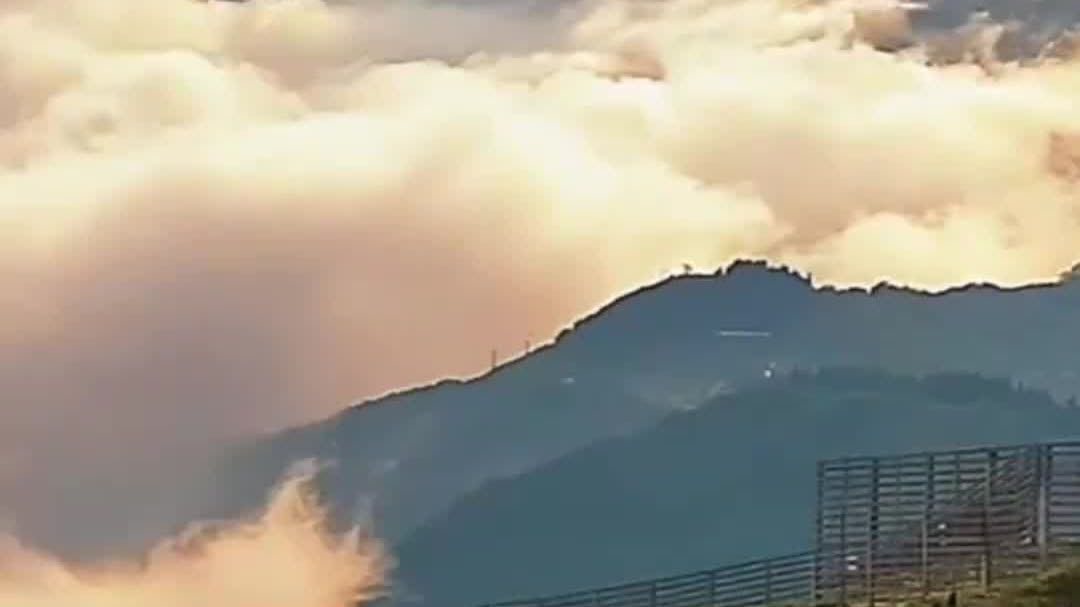 Watch This | Sea of clouds transforms Beijing's Haituo Mountain at sunset