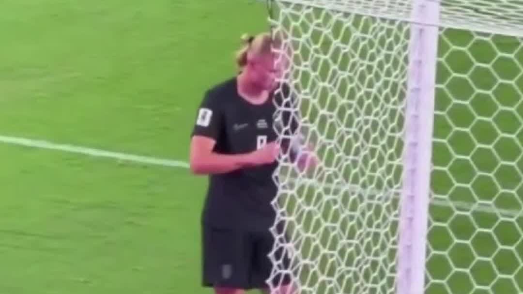 OMG | Haaland caught sneaking sip from Senegal keeper's water bottle